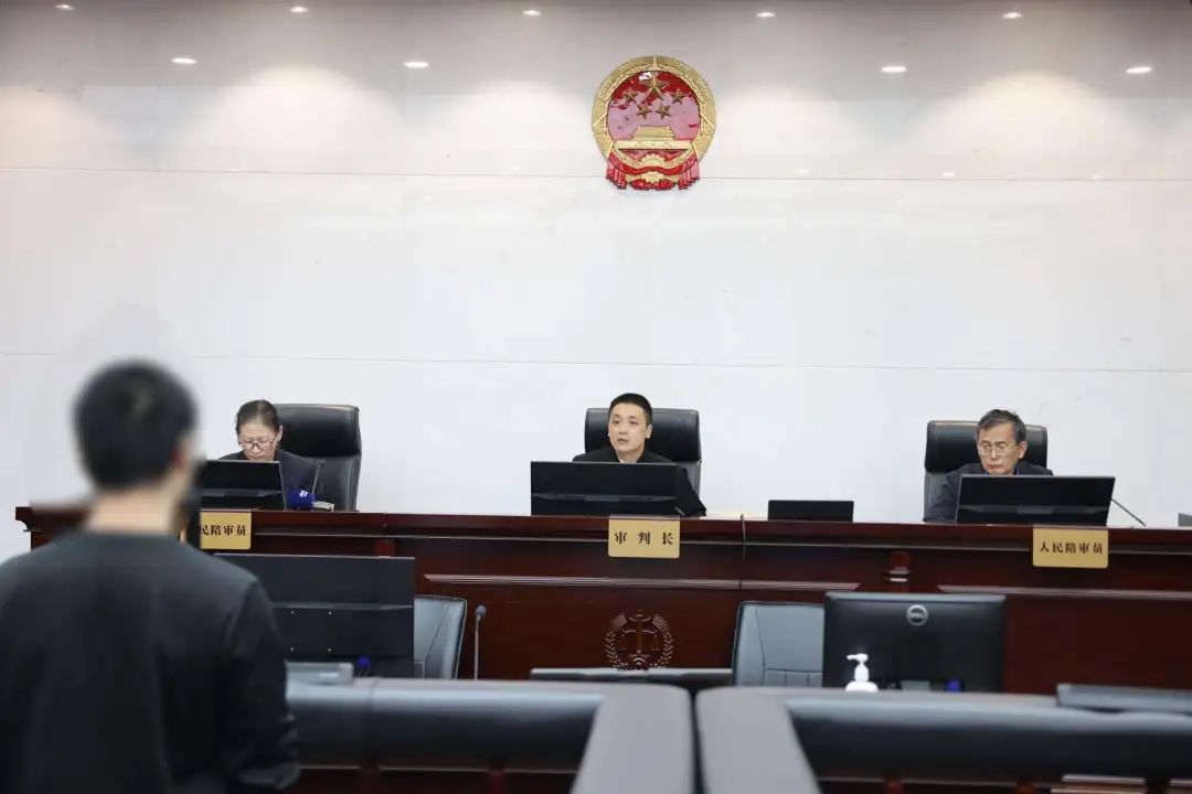 配资炒股公司_徐汇区首例股票场外配资案_非法经营股票场外配资